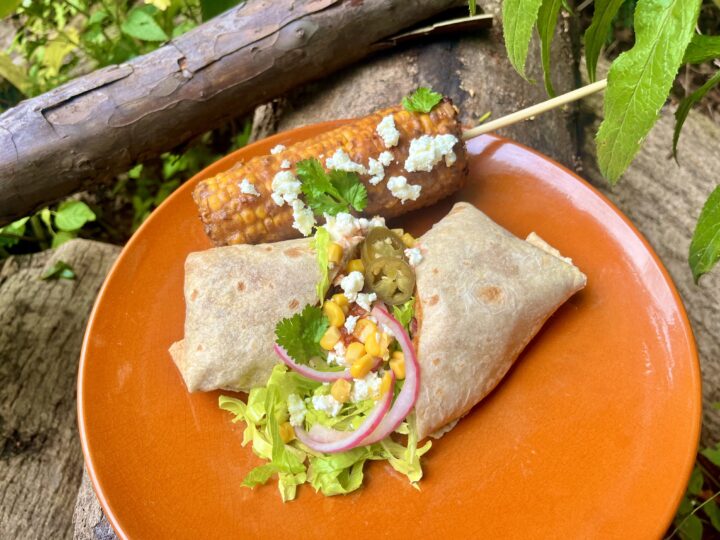 Foto van burrito en maiskolf